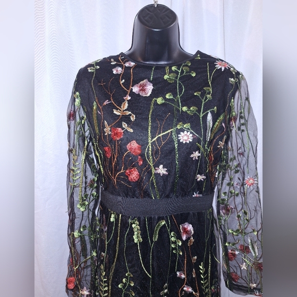 Black and Red Sheath Midi Dress with Bishop Sleeves - Picture 2 of 6